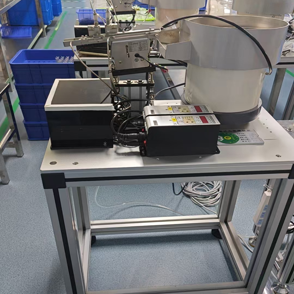 Export to Iran: Auto skin stapler nails feeding machine